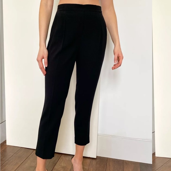Aritzia Babaton Cohen Pant pleated with pockets and elastic back. Black size 8 - Picture 12 of 16